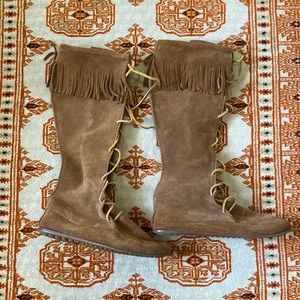 Minnetonka Tall Lace Up Moccasin Boot Size 10